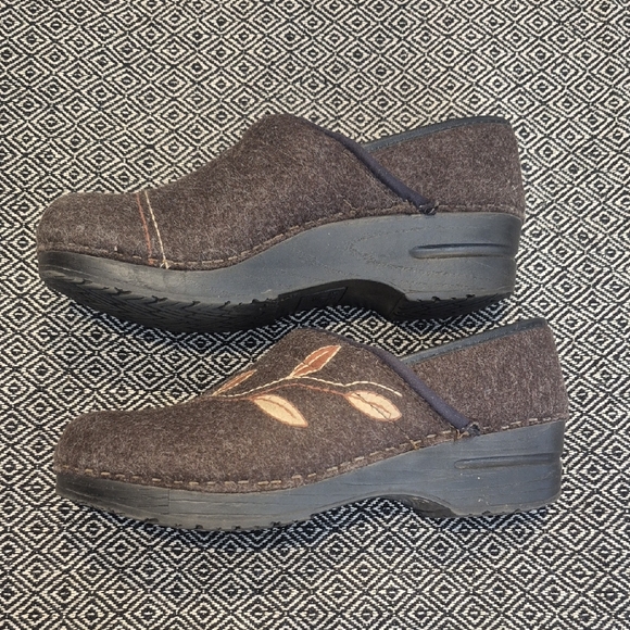 Dansko Embroidered Felt Clogs Size 9 (39) - Picture 7 of 11